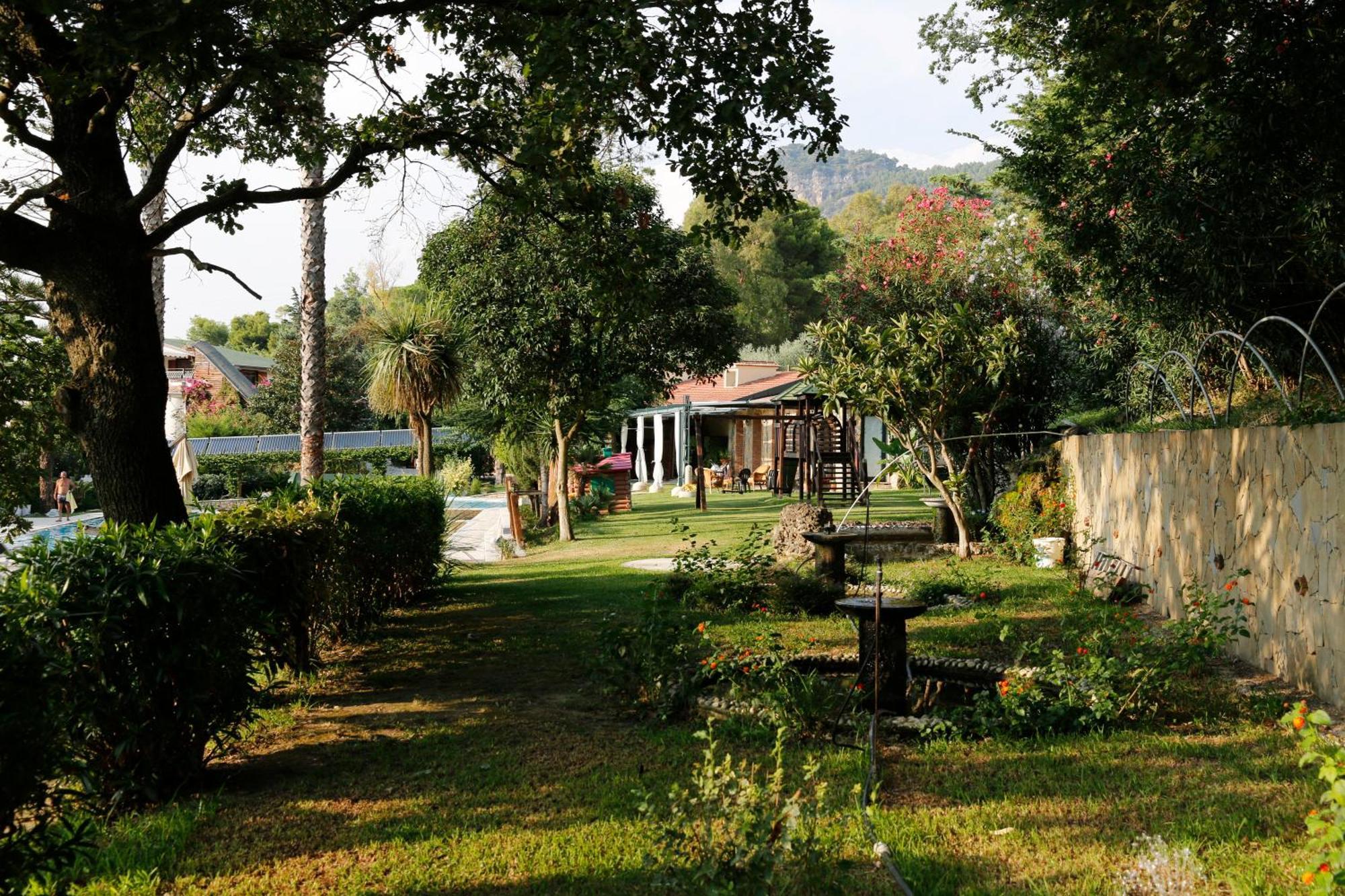 Residenza Giancesare Family Apartments Paestum Exterior photo